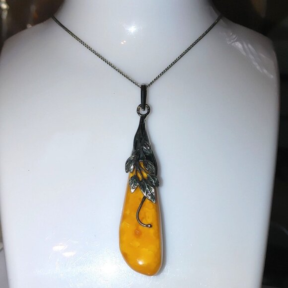 925 Polished Yellow Pendant Necklace Sterling Silver Leaf Design Chain 20 inch - Picture 1 of 10